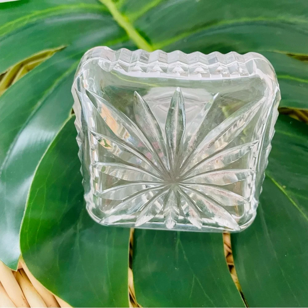 Vintage crystal Mid-Century Modern “Scotch” etched liquor Decatur with lid